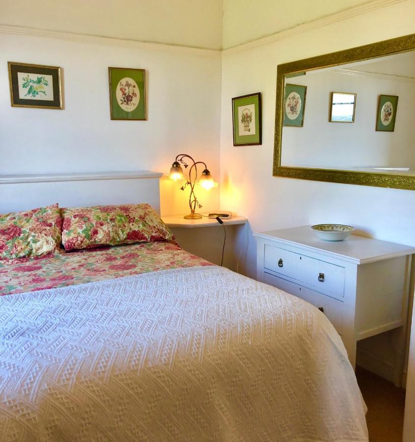 Apartment Lauras Townhouse Dressmakers Salon *